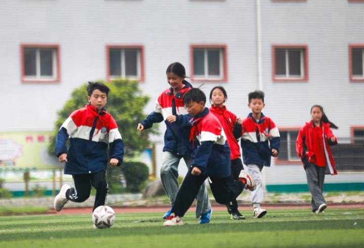 黔西市金碧镇第三小学：足球校园 快乐成长