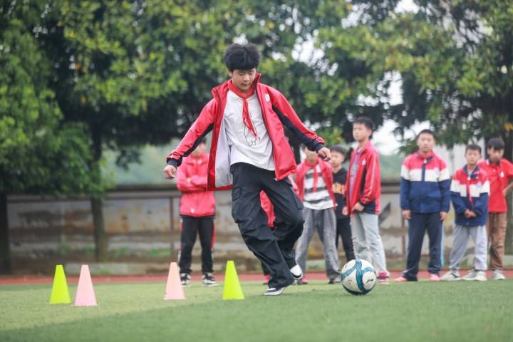 黔西市金碧镇第三小学：足球校园 快乐成长