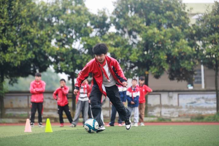 黔西市金碧镇第三小学：足球校园 快乐成长