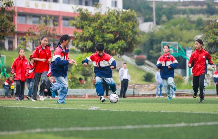 黔西市金碧镇第三小学：足球校园 快乐成长