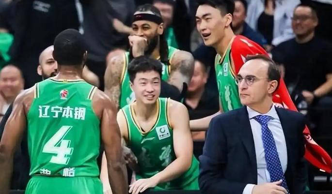 乌戈宣布加盟NBA球队克利夫兰骑士
，签约克利夫兰骑士，杨鸣感慕