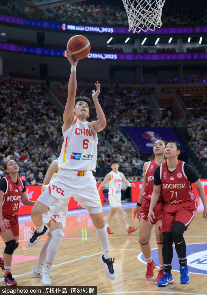 新秀克纽佩尔闪耀夏洛特黄蜂
！夏洛特黄蜂力克国王夺得NBA 2K26夏季联赛冠军