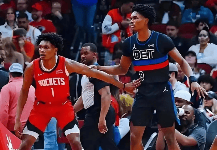 再见伊森!火箭、活塞酝酿2换1交易休斯顿火箭
,1米98前锋空降休斯顿