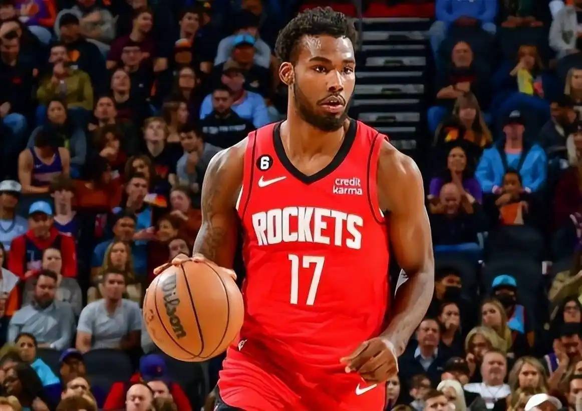 再见伊森!火箭、活塞酝酿2换1交易休斯顿火箭
,1米98前锋空降休斯顿