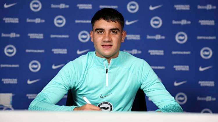 罗马诺：多特就布纳诺特的转会正进行谈判布莱顿
，目前等待布莱顿的决定