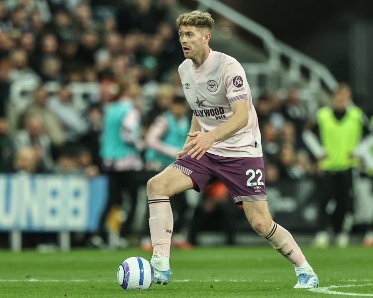 官方：24岁后卫内森-科林斯被任命为布伦特福德新任队长