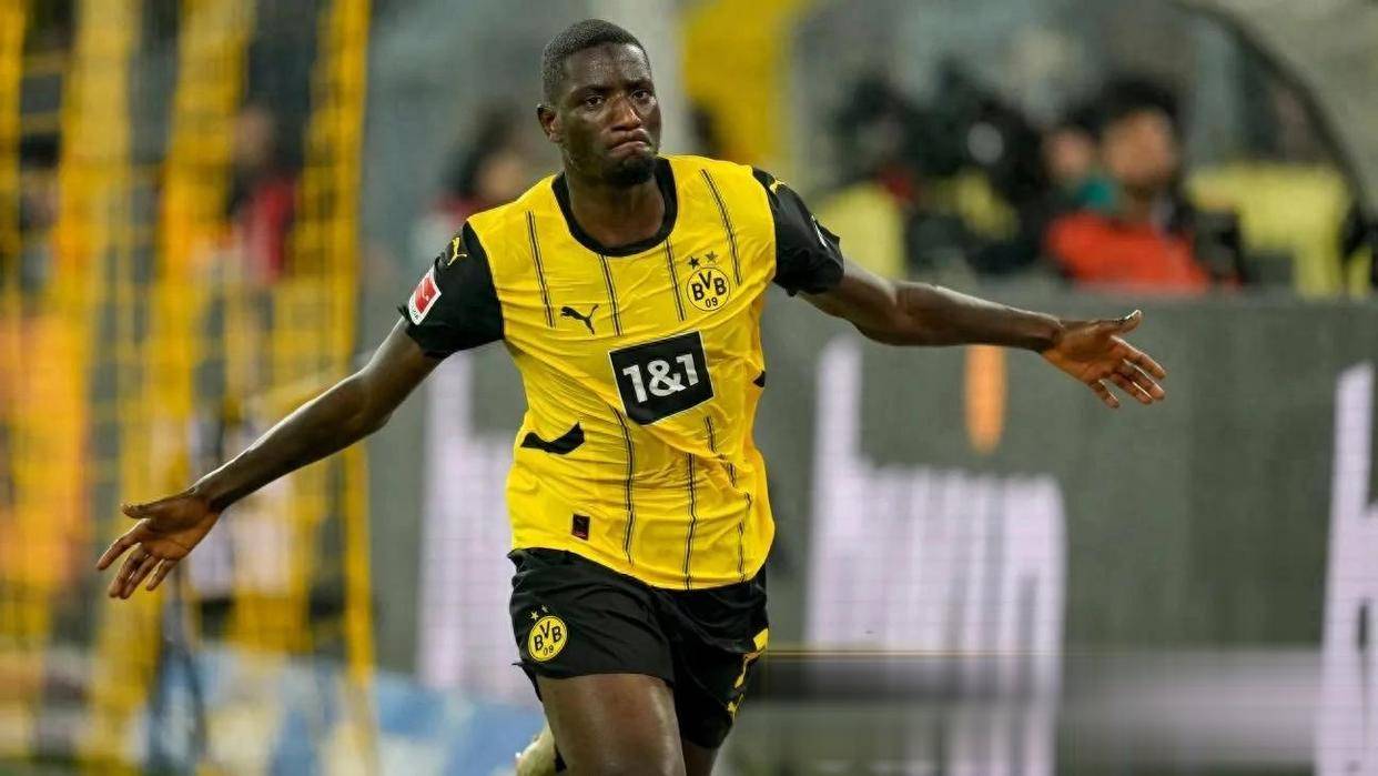 德甲：关键头球+精彩传中圣保利
，多特蒙德，2-1，圣保利