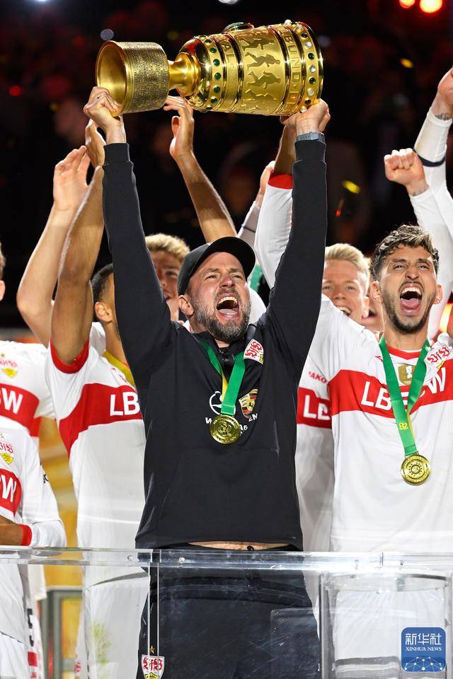 足球 | 德国杯：斯图加特队夺冠