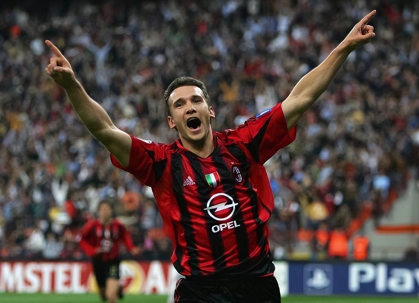 【资料】AC米兰2004-2005赛季欧冠半决赛胜埃因霍温AC米兰
，决赛负利物浦【AC米兰资料】【足球资料】