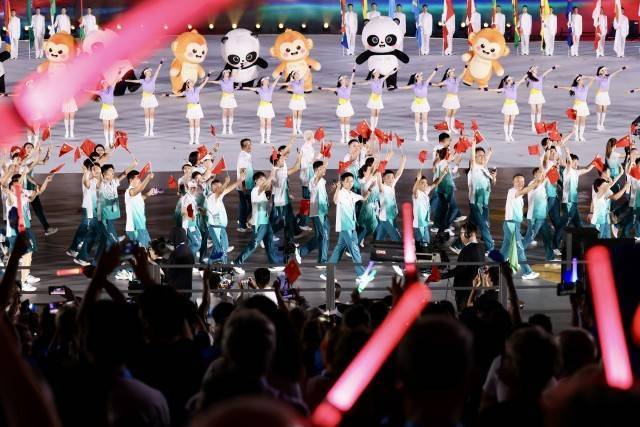 人民领袖｜41年前都灵
，习近平办了一场全民运动会