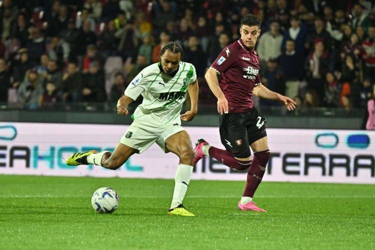 记者：费内巴切再次尝试签劳里恩特萨索洛
，萨索洛要价2000万欧