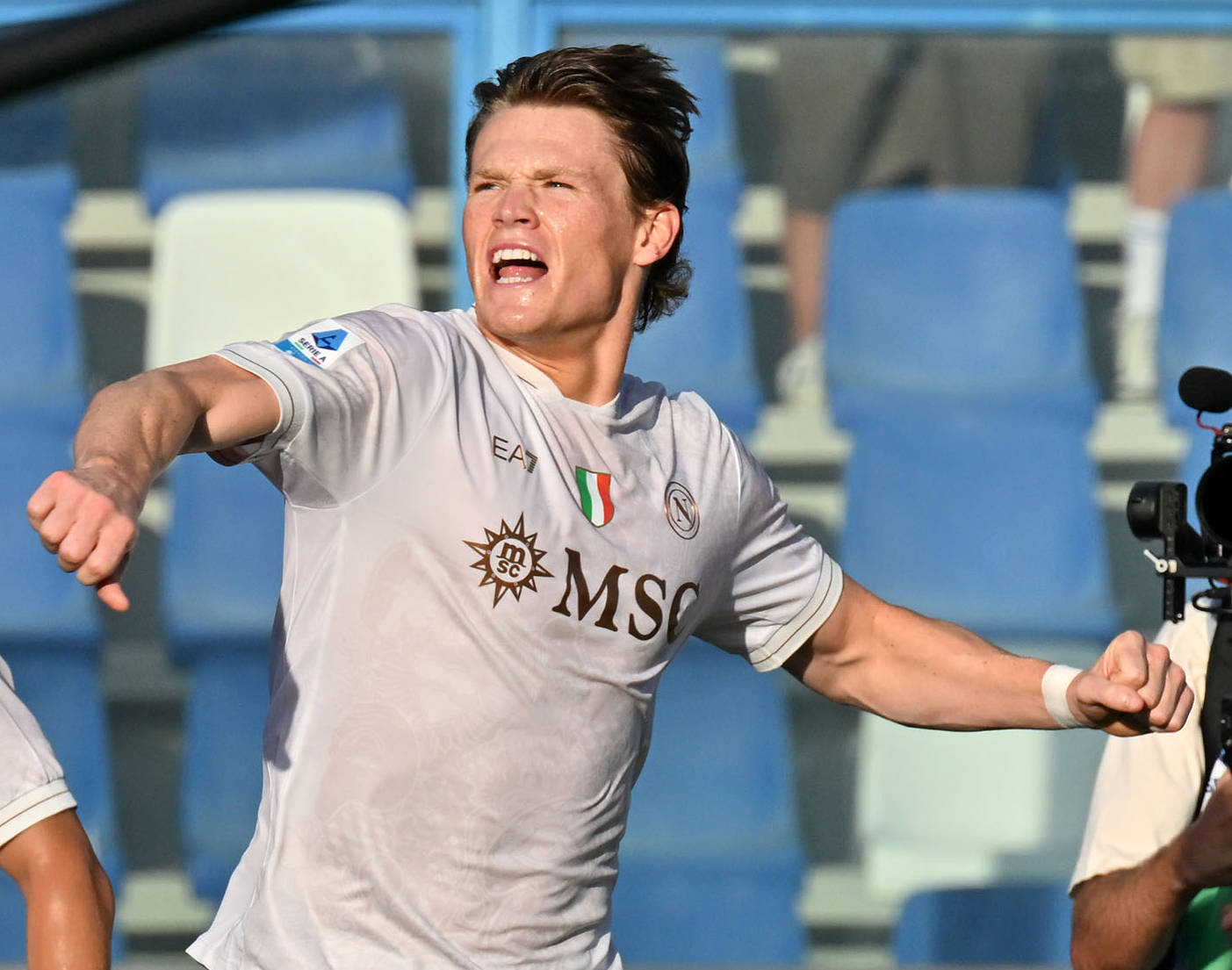 (体育)足球——意甲:那不勒斯胜萨索洛