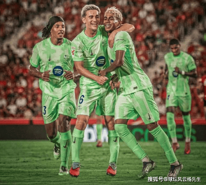 西甲战火重燃马洛卡
，巴萨3-0大胜马洛卡，马洛卡两人染红吞苦果