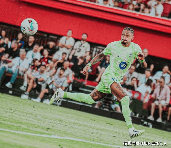 西甲战火重燃马洛卡
，巴萨3-0大胜马洛卡，马洛卡两人染红吞苦果