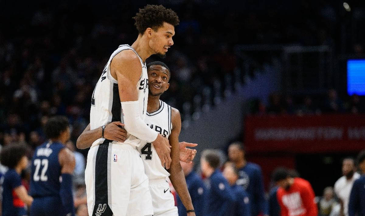 圣安东尼奥马刺续约达龙福克斯圣安东尼奥马刺
，薪水或有变动