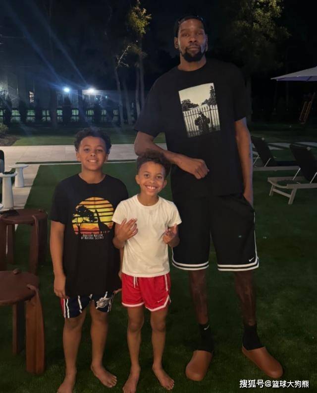 杜兰特现身休斯顿？旧将晒照休斯顿火箭
，KD或加入火箭队训练营，申京也将归队