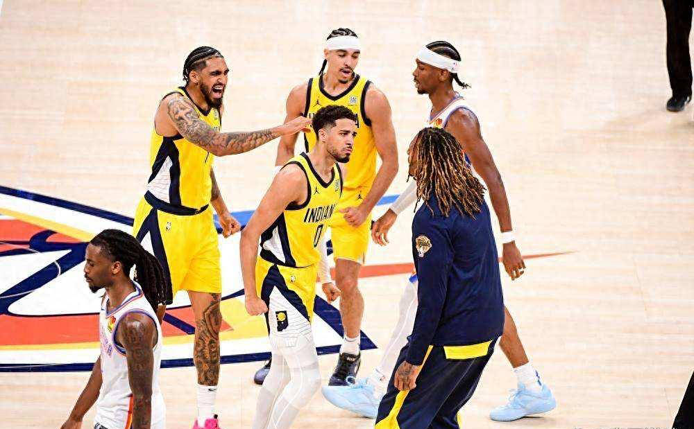 俄克拉荷马雷霆势不可挡俄克拉荷马城雷霆
，东部缺乏对手实力