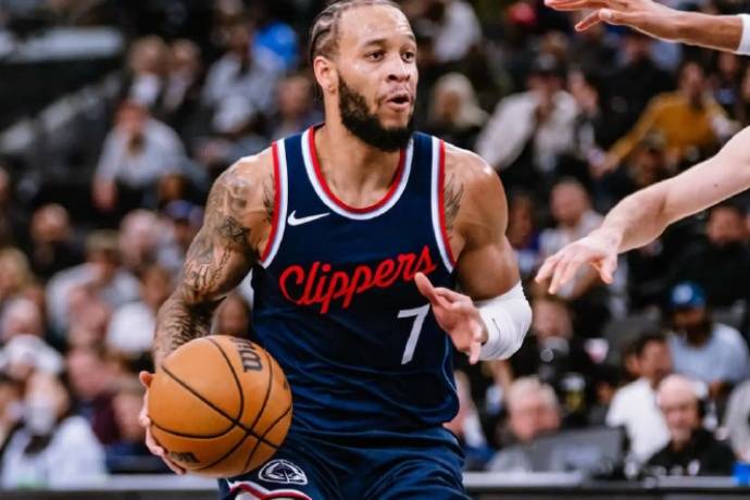 阿米尔-科菲加盟密尔沃基雄鹿迈阿密热火
，贾米尔-杨签约迈阿密热火