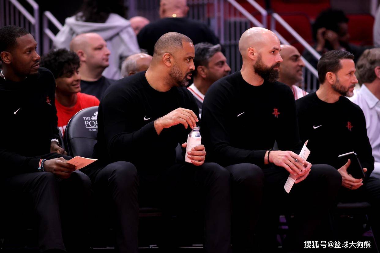 2场狂胜31个篮板！火箭队3高塔+前锋群镇守篮下火箭队
，优势再次扩大