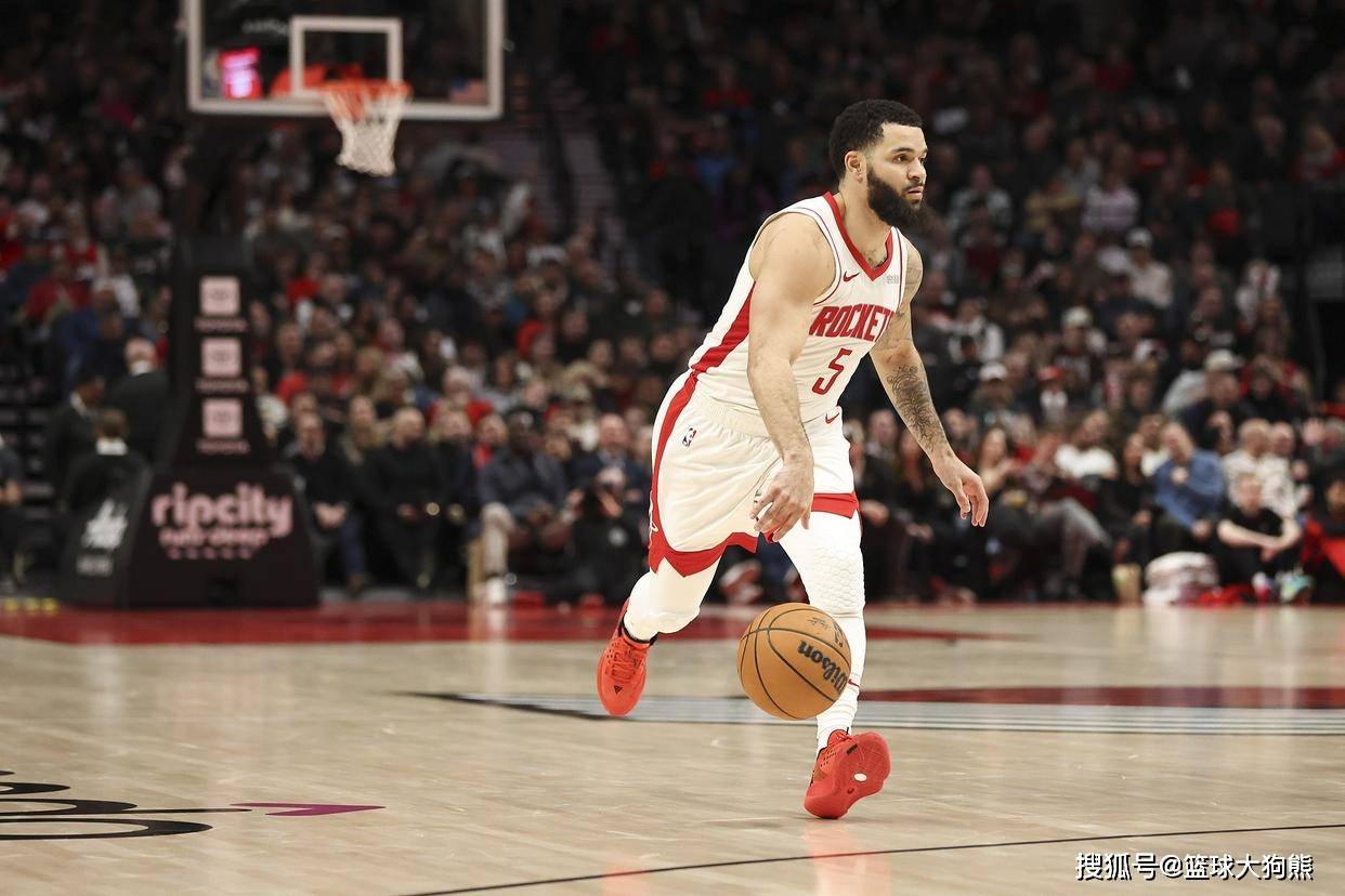 年薪仅3190万！2场19助攻+32分火箭队
，火箭队白菜价捡漏，23岁新人变巨星