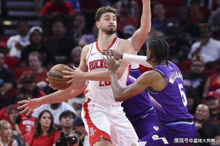 年薪仅3190万！2场19助攻+32分火箭队
，火箭队白菜价捡漏，23岁新人变巨星