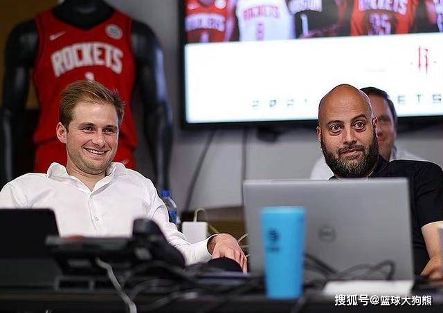 年薪仅3190万！2场19助攻+32分火箭队
，火箭队白菜价捡漏，23岁新人变巨星