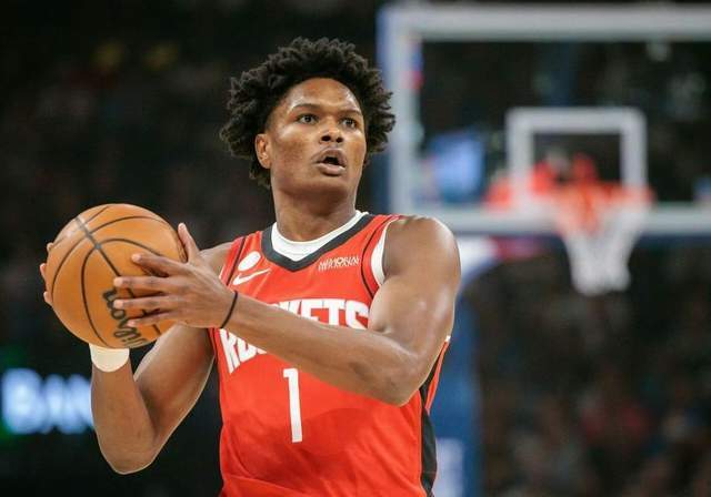 阿门出战火箭队，火箭队首发5将双塔领衔，启用第4后卫 杜兰特带队争首胜