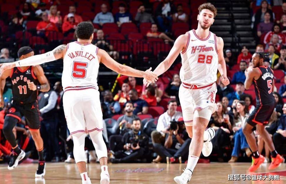 合砍62+20+10！火箭队核心易主？杜兰特化身二当家火箭队
，乌度卡或有此意