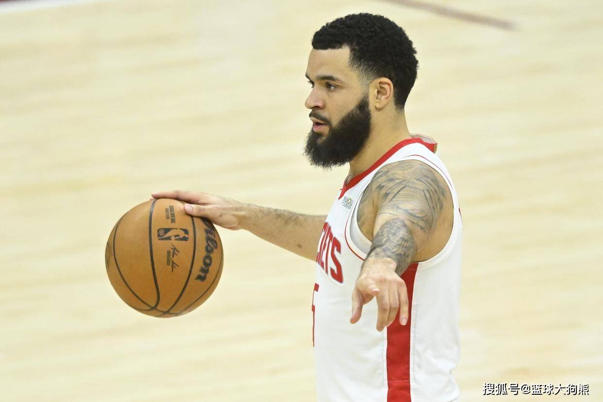 好久不见！范弗里特现身火箭队主场火箭队
，为队友加油！化身临时指导？