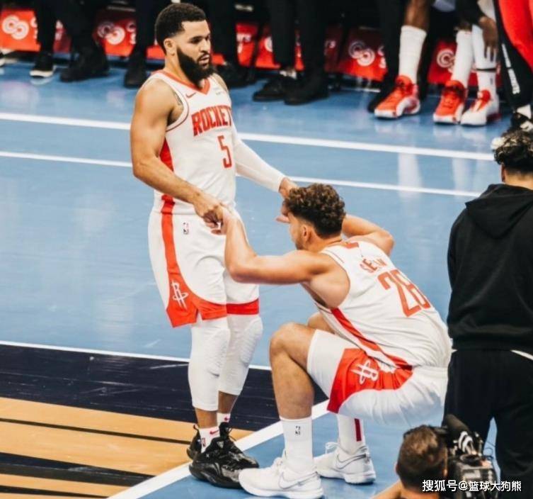 故地重游!火箭队挑战猛龙火箭队,范弗里特随队前往客场,化身“球员教练”?
