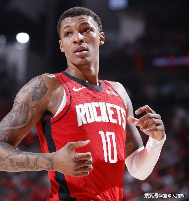 故地重游!火箭队挑战猛龙火箭队,范弗里特随队前往客场,化身“球员教练”?