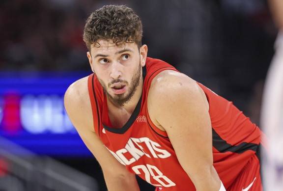 3连胜！休斯顿火箭111-106圣安东尼奥马刺圣安东尼奥马刺，正负值+15碾压准三双，火箭逆转最大功臣竟是他，新秀一战打出亿元身价